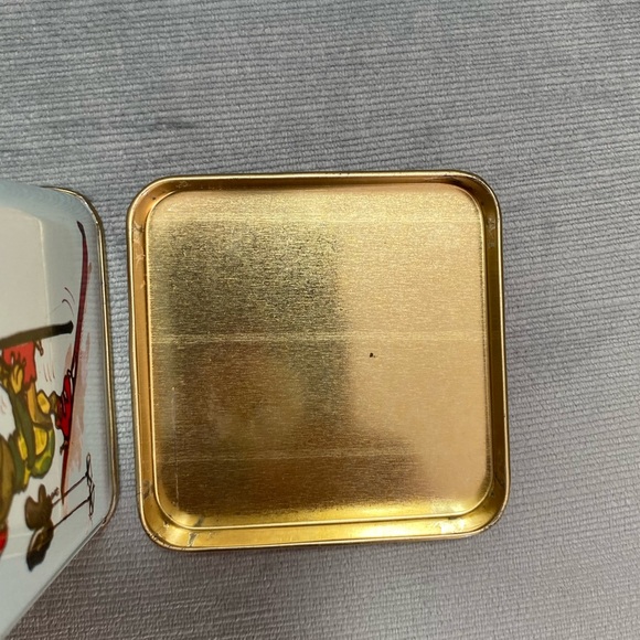 Vintage metal Suzy’s Zoo 1979 Christmas tin and JSNY tray - Picture 17 of 17